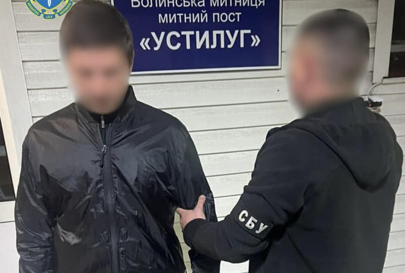 Із Болгарії екстрадували українця, який керував угрупованням з переправлення чоловіків за кордон